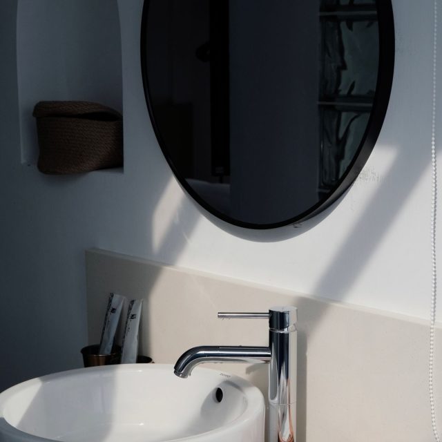 Chrome single-lever basin mixer — view 4