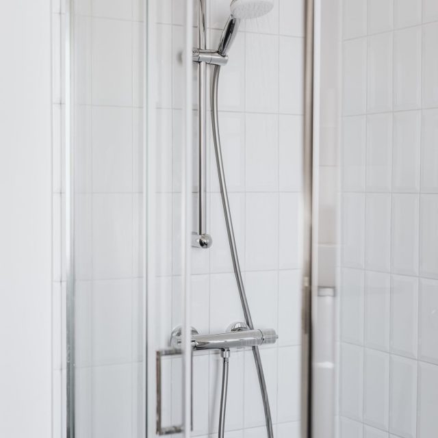 Chrome rain shower head, 250mm — view 3