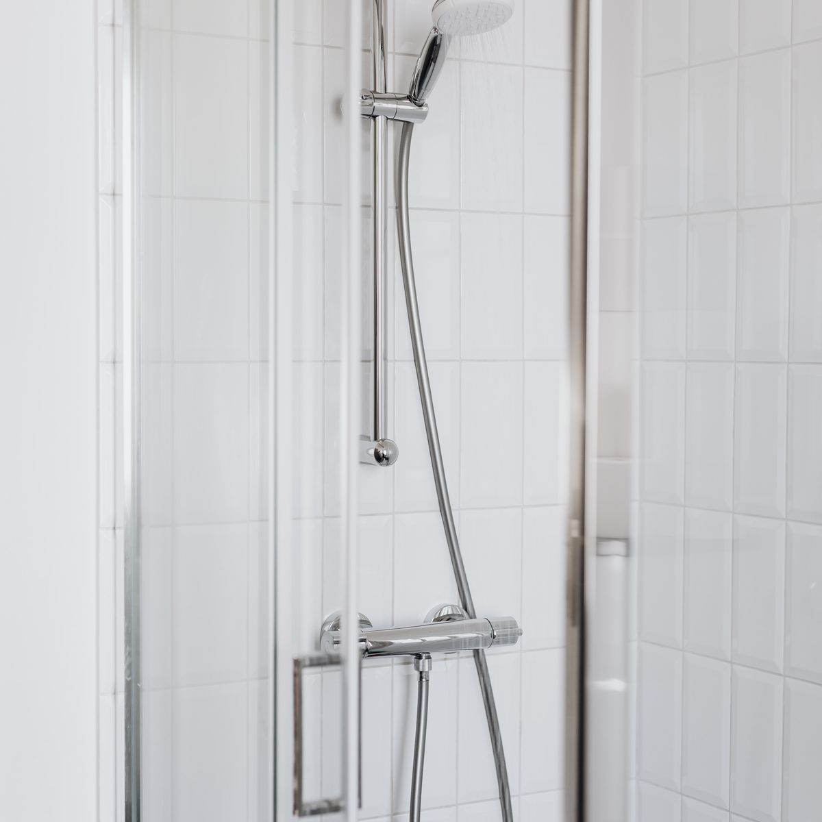 Chrome rain shower head, 250mm — view 3